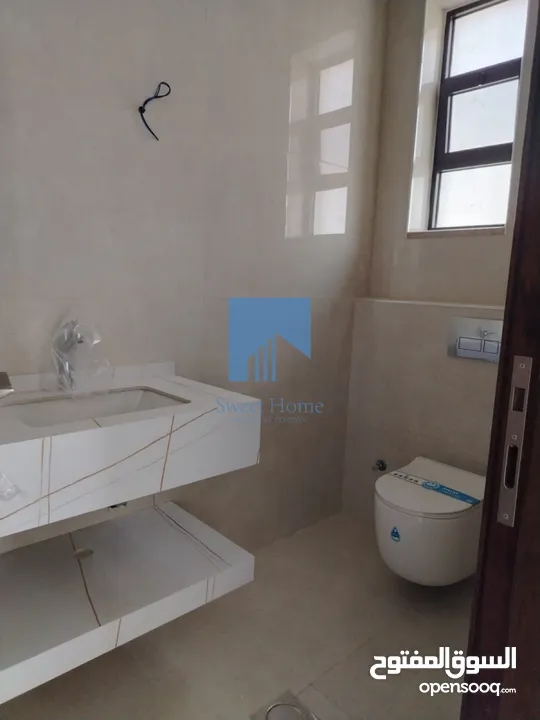 شقة أرضية فاخرة للبيع في خلدا  - خلف المستشفى السعودي 330م مع حديقة وترسات 100م لم تسكن