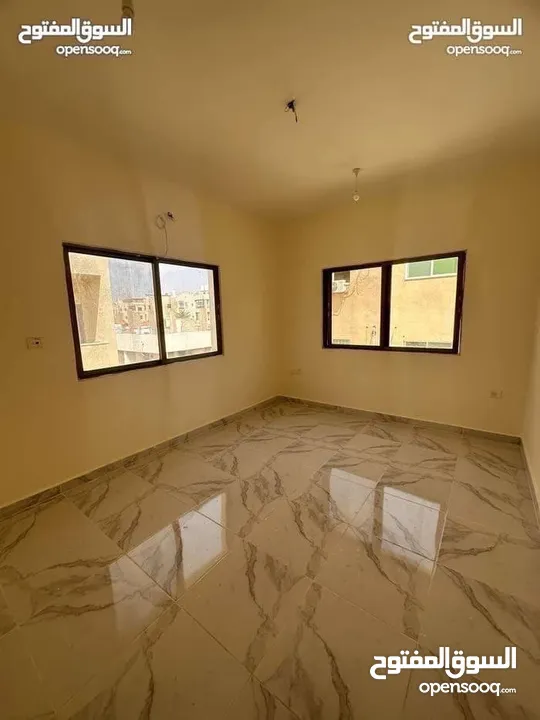 شقه للبيع الثالثة طابق اول هندسي شارع ألرئيسي