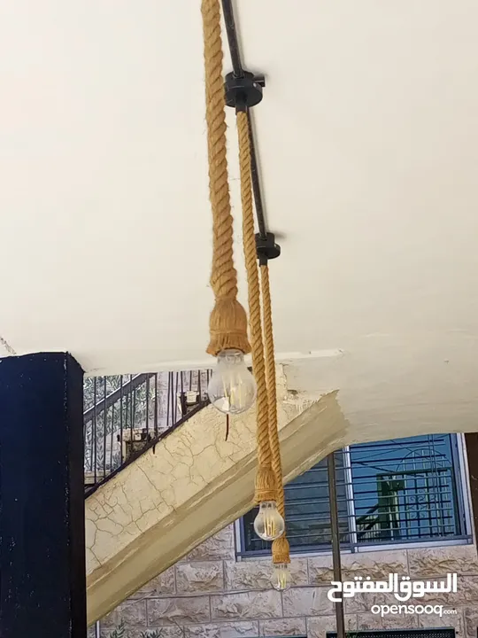ثريات ومعلقات جديده استعمل بكم شهر للبيع بداعي السفر والرحيل