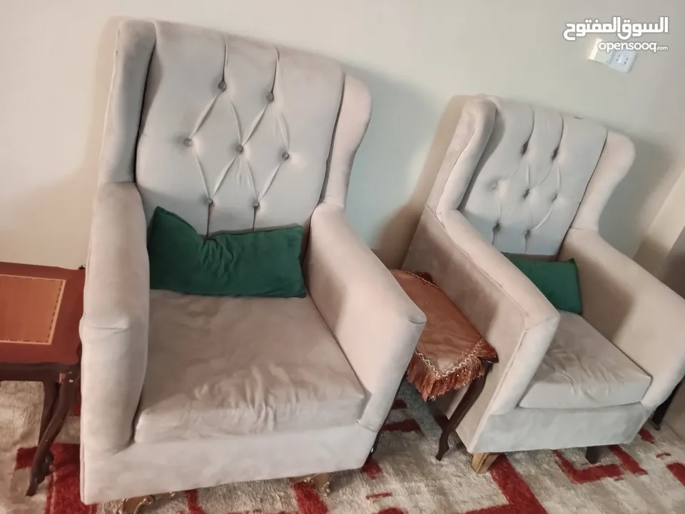 طقمين كنب للبيع بسعر مغري