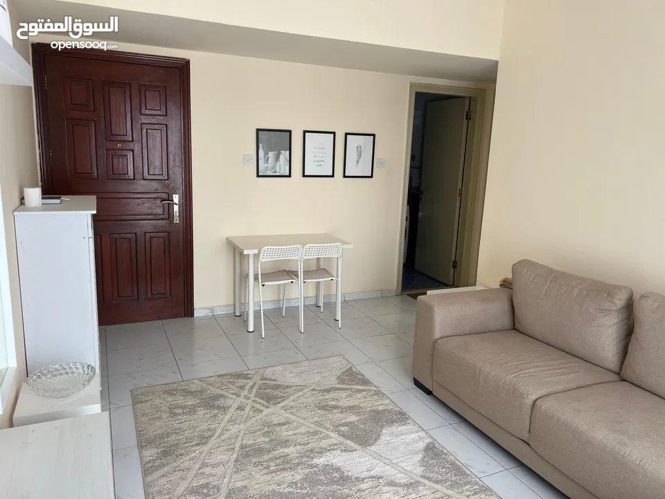 أوول ساكن شقة غرفة وصالة مفروشة بالكامل للايجار الشهري في عجمان منطقة الجرف