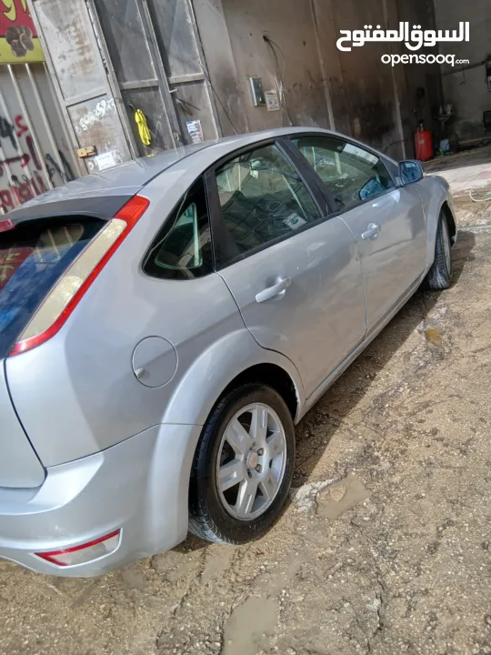 فورد فوكس 2009  ايد اولى سيارة  جير عادي اقصادية بل بنزين