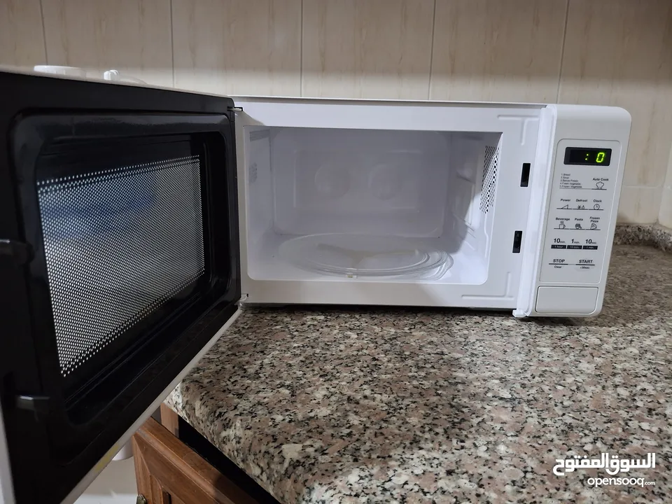 أجهزة كهربائية متنوعة بحالة ممتازة جدا للبيع بسبب السفر