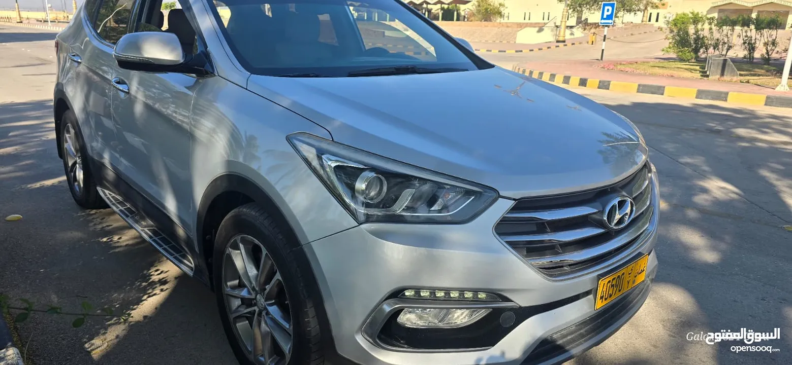 Hyundai Santa Fe 2017 bought 2019 option #1, 86000 km Expat owned GCC specs