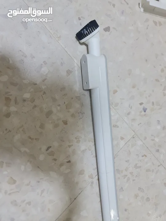 مكنسة كهربائية عامودية محمولة باليد