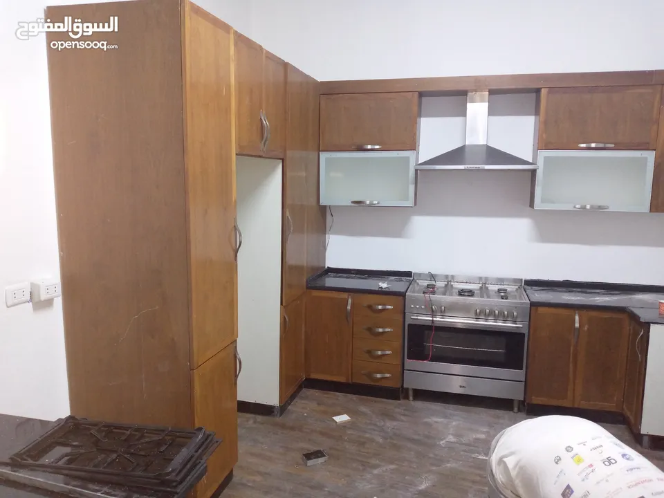 صيانة ونقل وتركيب  وتفصيل جميع انواع المطابخ المنيوم أو خشب بأسعار مناسبة