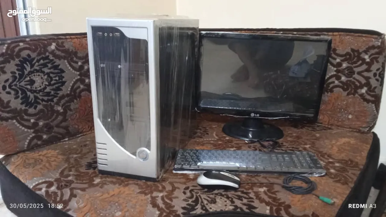 كمبيوتر للبيع شبه جديد