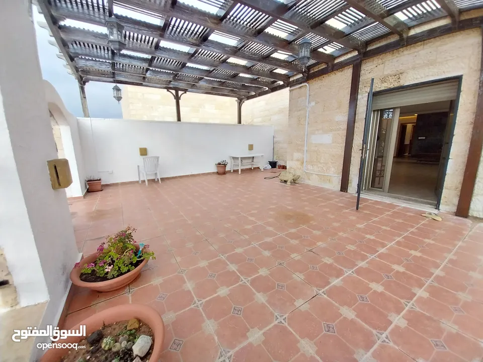 شقة غير مفروشة للإيجار 300م2 ( Property 19257 )-174965400