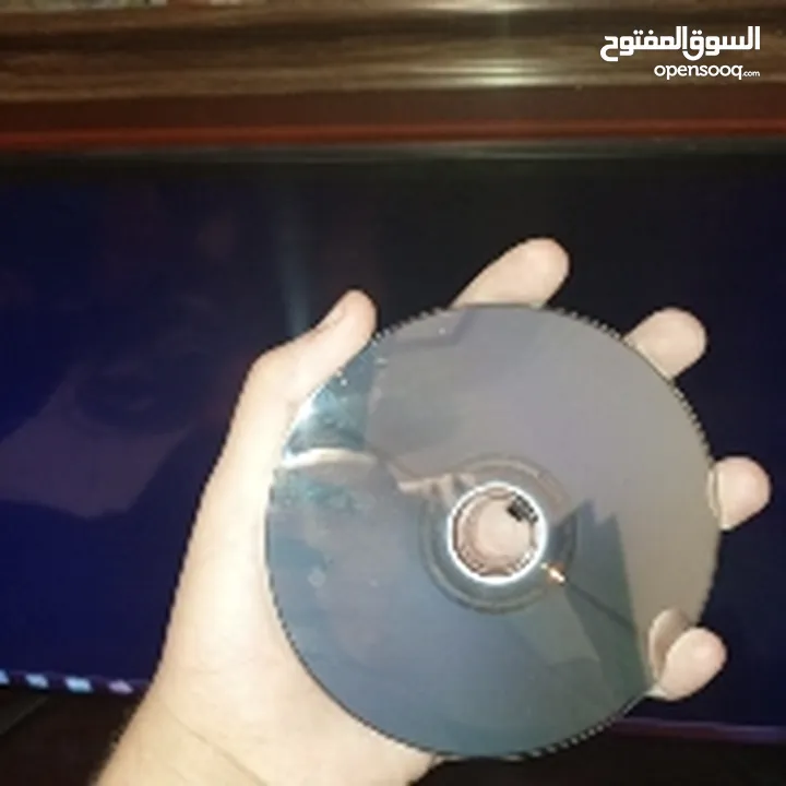 جهاز PS4 للبيع معاه 3 سديات جي تي اى