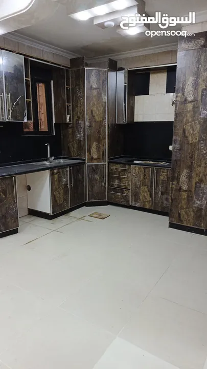 عمارة طابقية مميزة جداً للبيع عبارة 4 طوابق / القويسمة