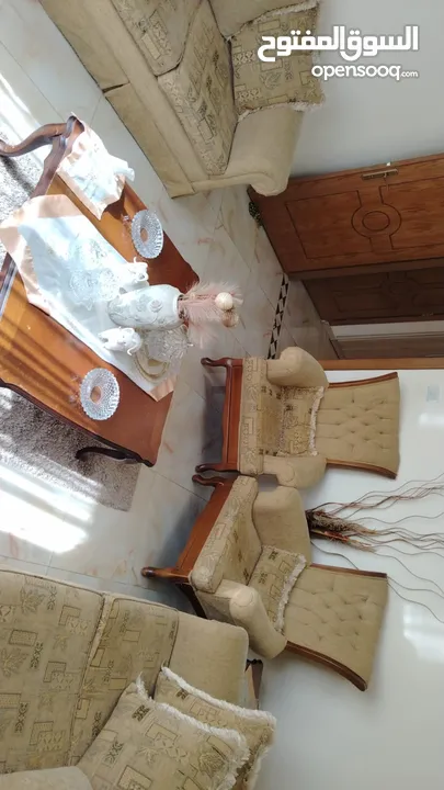 طقم كنب 7 مقاعد  مستعمل بحالة جيدة بسعر مغري