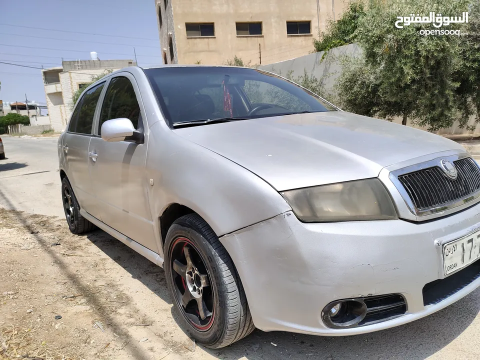 سكودا فابيا للبيع موديل 2004 اوتوماتيك بحالة الوكالة