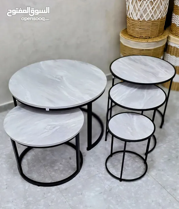 طاولات مودرن متداخلة عملية وأنيقة  متوفرة بعدة تصاميم عصرية الإطارات معدنية قوية باللون الأسود