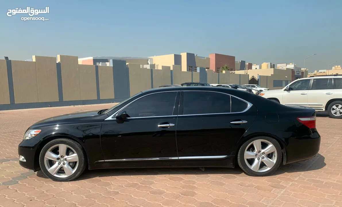 بحالة ممتازة لكزس LS460L موديل 2007 اللون اسود الفحص ماكينة قير شاسي بدي صبغ 3 قطع كامل المواصفات