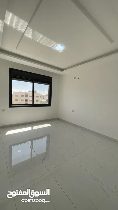شقة مع روف في البنيات للبيع