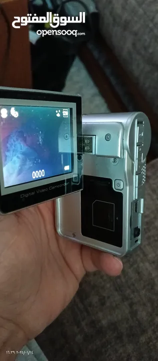 كاميرا عدد2 الاولي panasonic شريط عادي vhs والثانية Dv cam ديجيتال