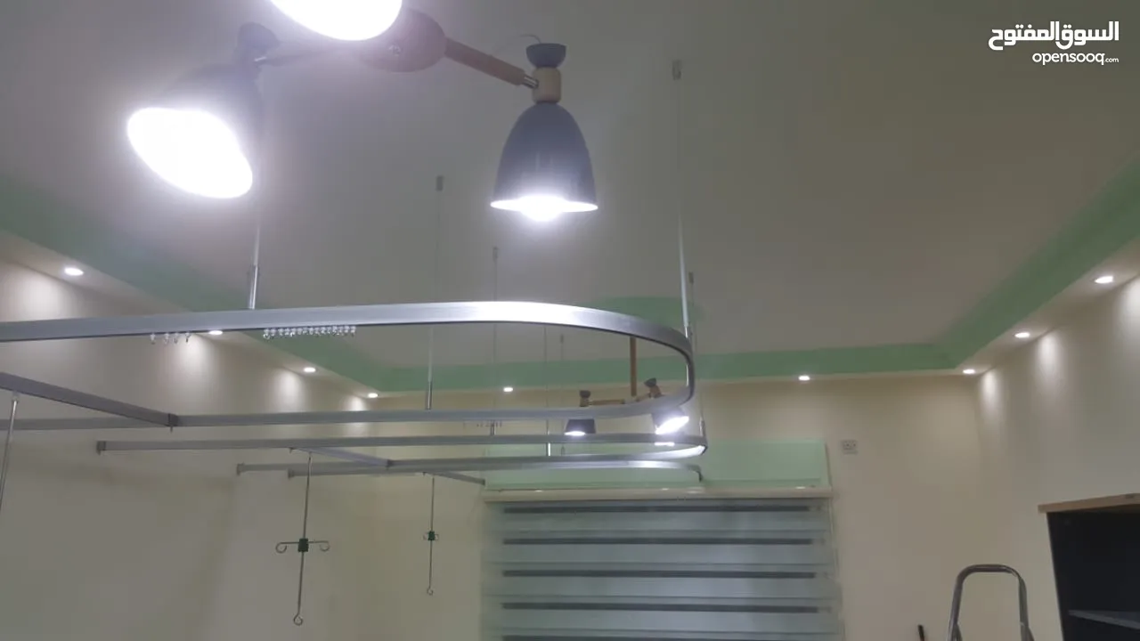 تنفيذ جميع انواع ديكور  تنجيد الواح عزل ارضيات ستائر زيبراا رولات جسور مستشفيات براويز الواح ديكور