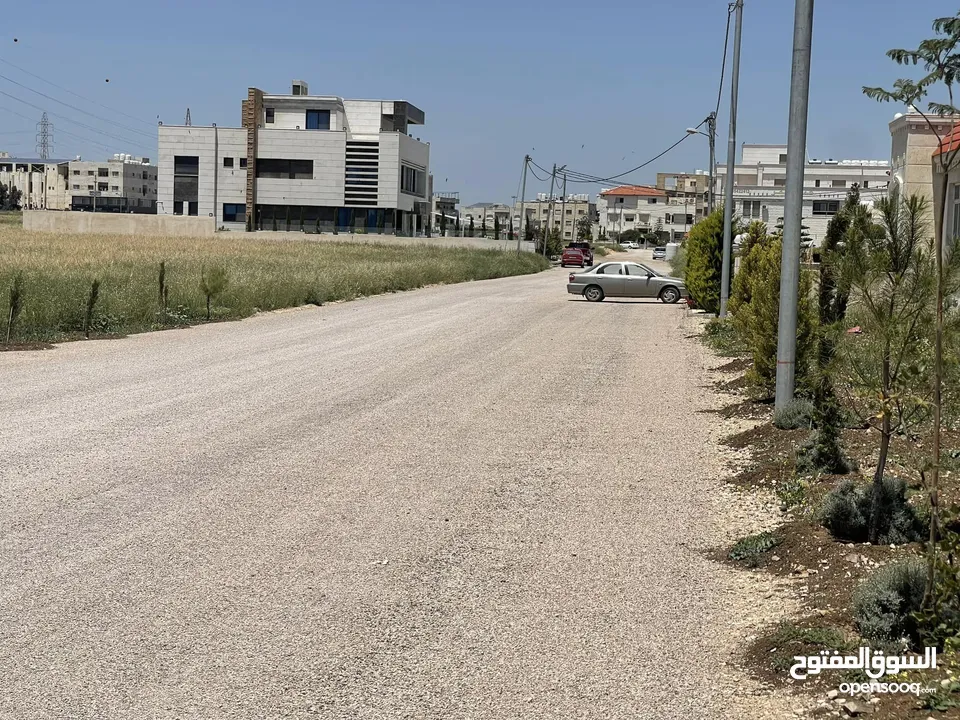 ارض للبيع في اربد مساحة دونم     في حوض الجزيره الغربية شرق مستشفى الراهبات