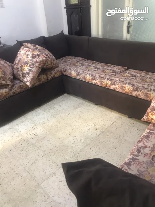 طقم كنب قطعتين كبار وقطعة ثنائية نظيف بحالة ممتازة