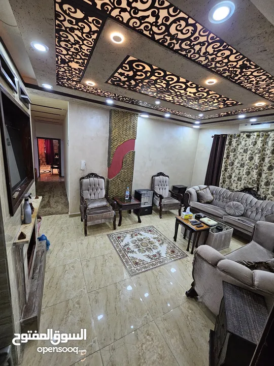 شقه فاخره للبيع
