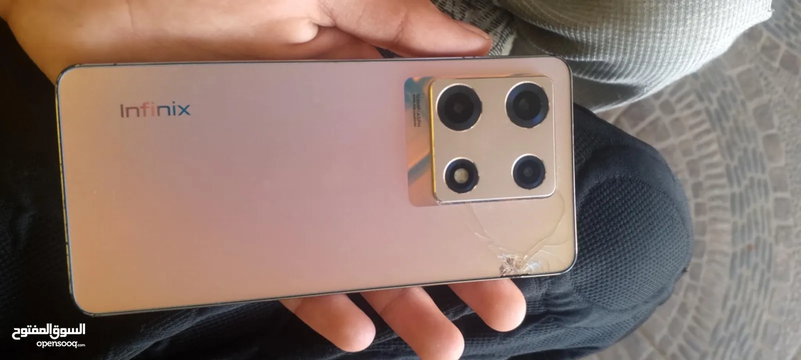 تلفون Infinix not 30 pro  8 رام 256 جيجا مساحة تلفون معالجو G99 و الباك مكسور شوي رحت فحصته مو مأثرة