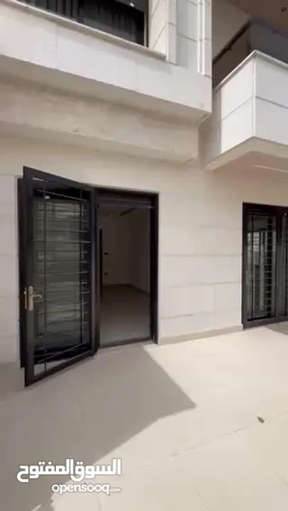 ارضية مع ترس في مرج الحمام الظهير خلف مدارس الخمائل تشطيب مميز
