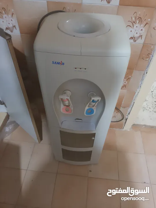 ثلاجه وكلر ماء بحالة الوكاله للبيع