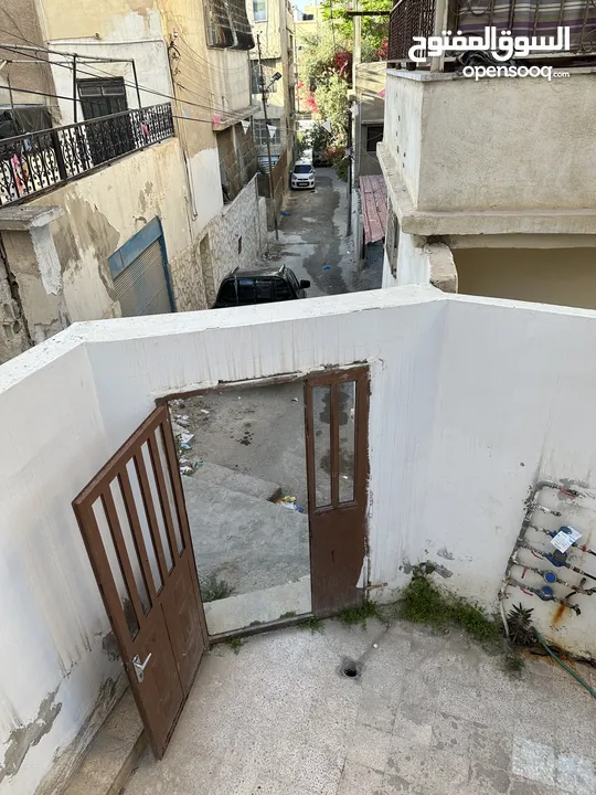 شقتين للبيع (أرضي + تسوية)  الزرقاء حي رمزي في منطقة حيوية جداً