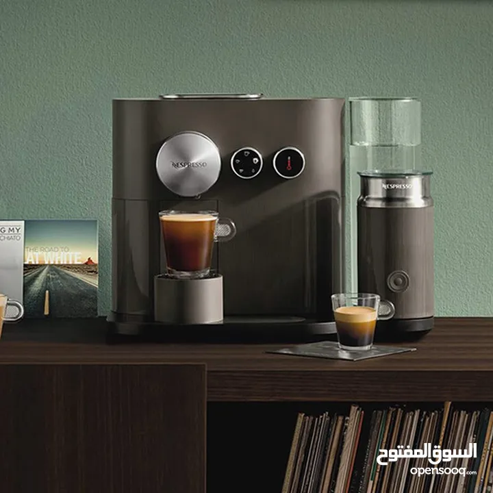 مكينة صنع القهوة مع خفاقة الحليب - Nespresso coffee machine