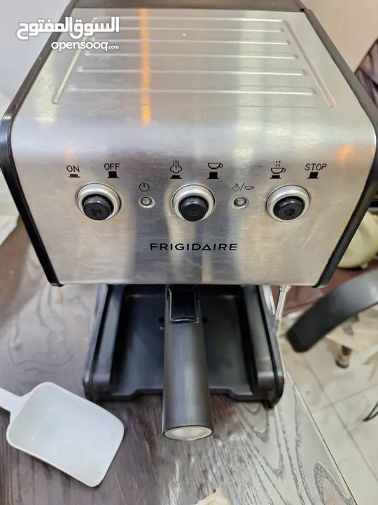 ماكينة Frigidaire  espresso وارد الخارج بحالة ممتازة