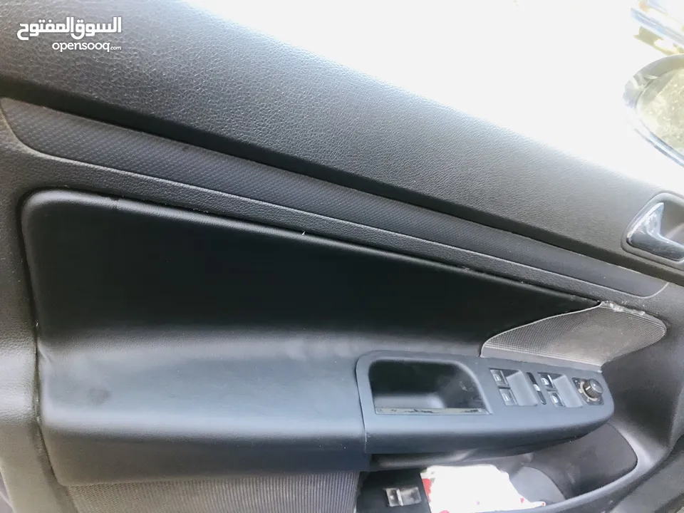 جولف 2005 بحاله جيده جدا دهان جديد تنجيد جديد هيئه اماميه جديده كوشوك جديد و ماتور جديد السياره نظفه