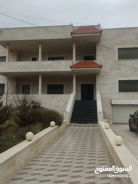 بيت مستقل  4 غرف نوم ماستر روم 4 واجهات حجر بلكونات صالات كراج خزان ماء تدفئه سور حديقه عزل اطلاله ح