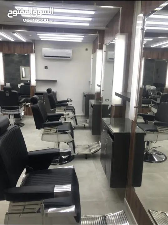 محل حلاقة رجالي للبيع / طلوع بلديه الجبيهه بالقرب من بنك الإسكان