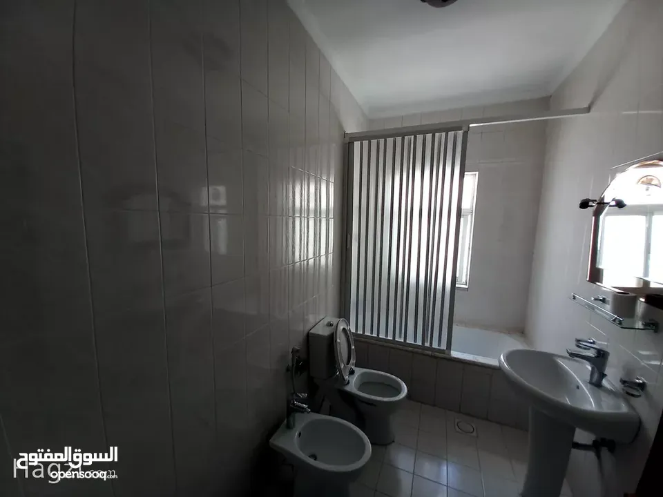 شقة غير مفروشة للإيجار 200م2 ( Property 16705 ) سنوي فقط