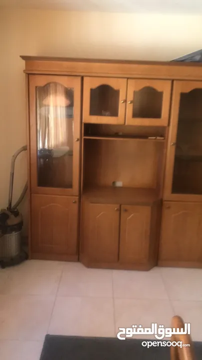 بوفيه سفره متوفر لون عسلي و لون جوزي (مندون التلفاز)