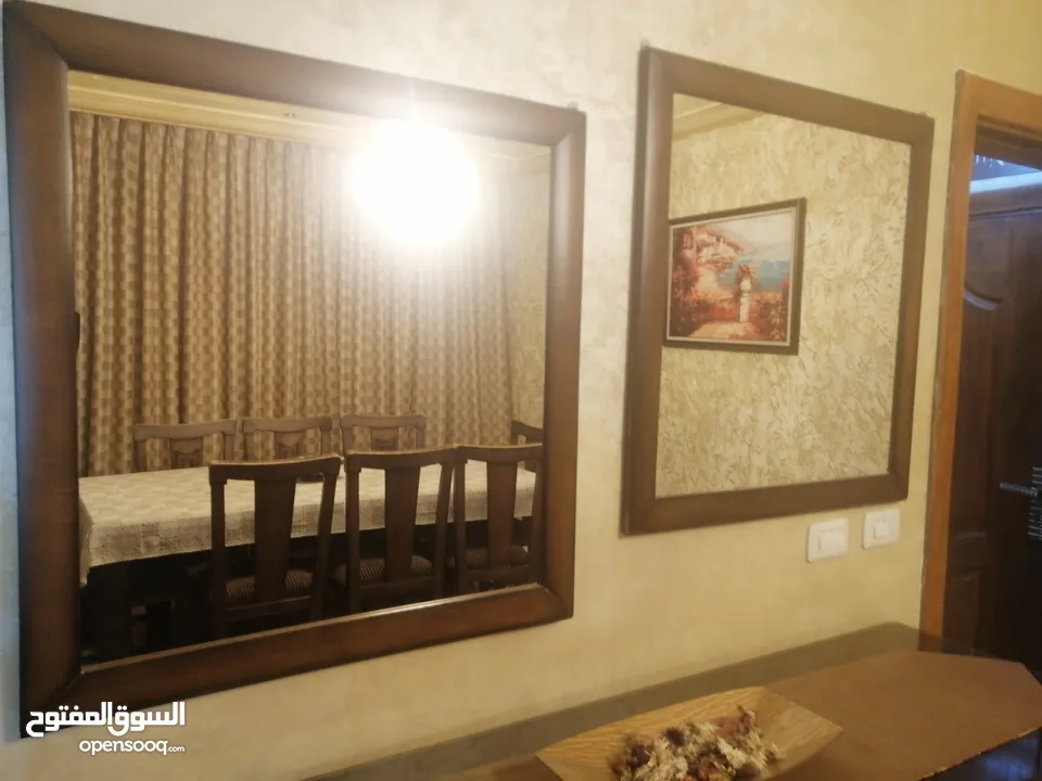 طقم كنب 9 مقاعد وغرفة سفرة للبيع بحالة ممتازة