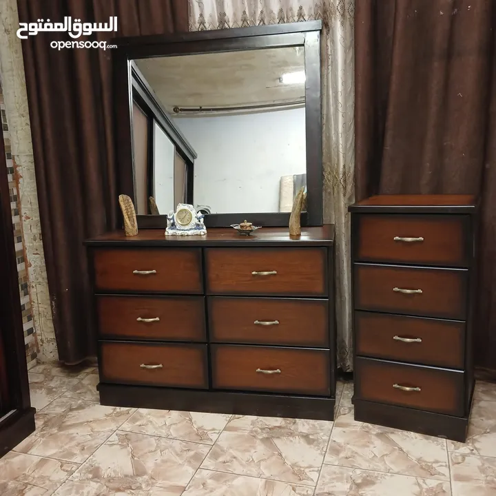 غرفة نوم ماستر تفصيل  وكالة الوكالة  استخدامها لا يذكر  خشب لاتيه و زان وقشرة بلوط        فاخرة جدا