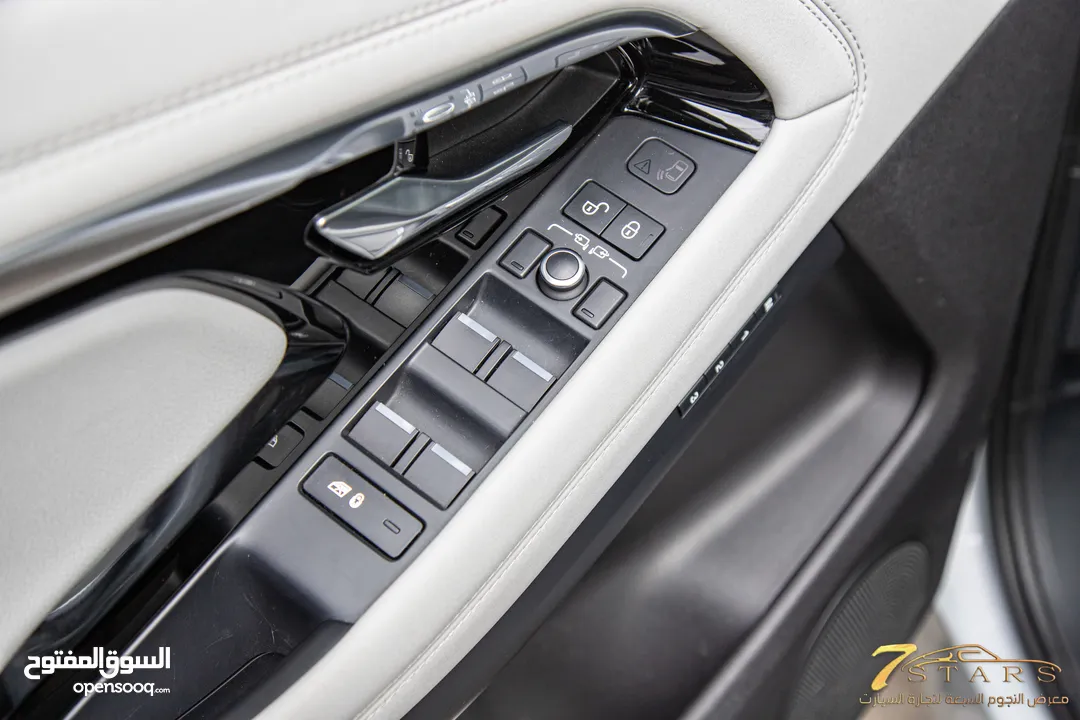 Range Rover Evoque 2020 P250 Se  السيارة وارد و صيانة الشركة و قطعت مسافة 33,000 كم فقط
