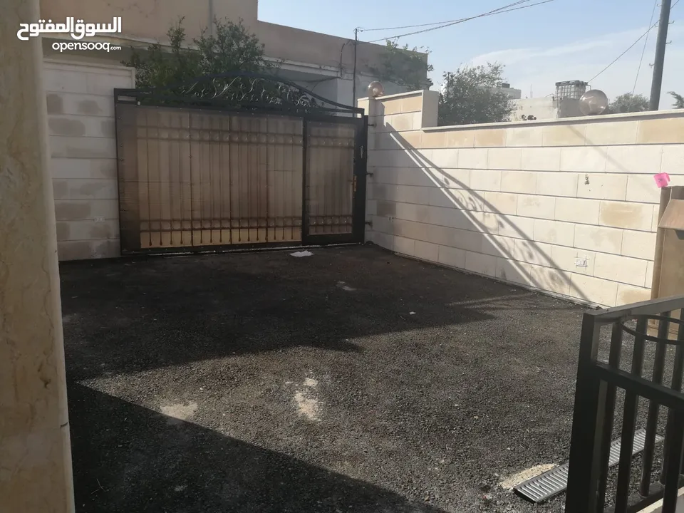 بيت مستقل شبه فيلا بمنطقة هادية وراقية التواصل واتس اب حصراً
