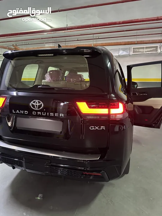 لاند كروز GXR 2024 TWIN TERBO كويت جديد زيرو فل اضافات اصلي 100% شاشات خلفيه خمس كاميرات للجادين فقط