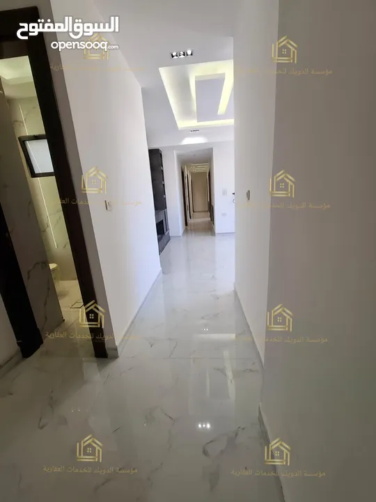 شقة جديدة - لم تسكن - خلدا - 4نوم 2ماستر - 240م - بلكونتين بإطلالــــه مميزة - قرب الخدمات العامة