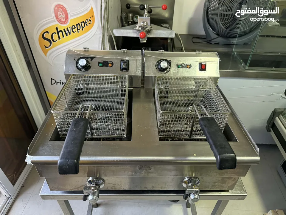 معدات مطاعم للبيع