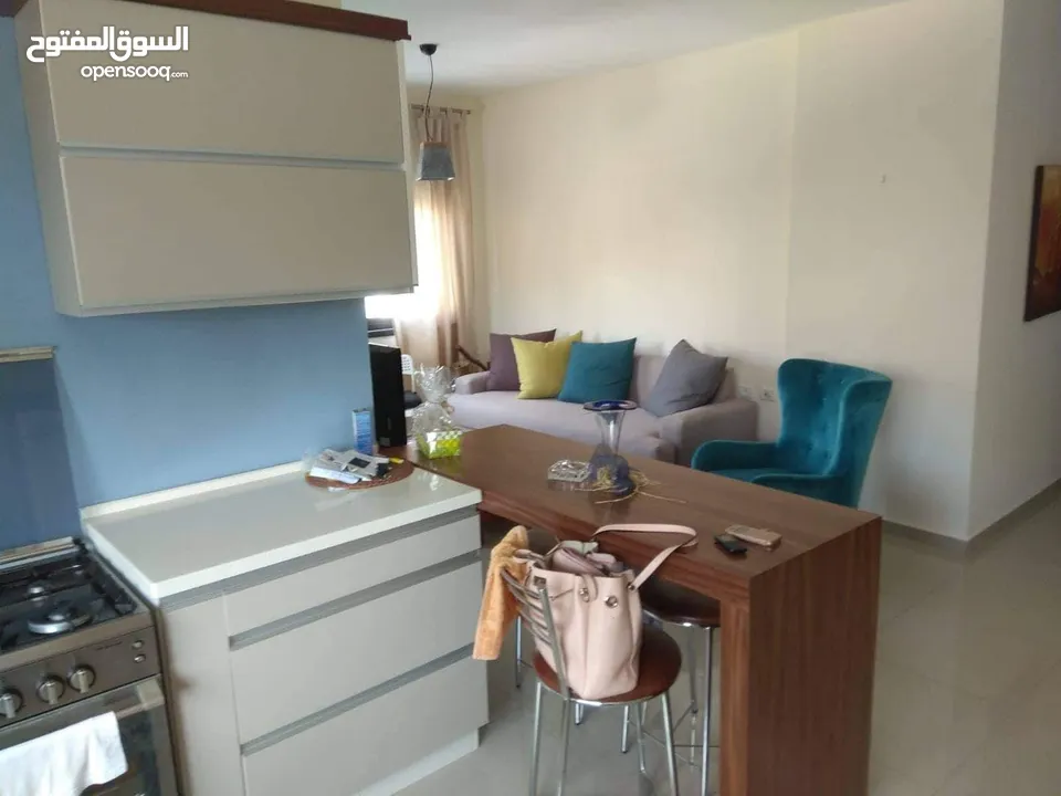 شقة مميزة للبيع – عين منجد / رام الله  الموقع: عمارة السعادة – مقابل قيادة الشرطة مباشرة