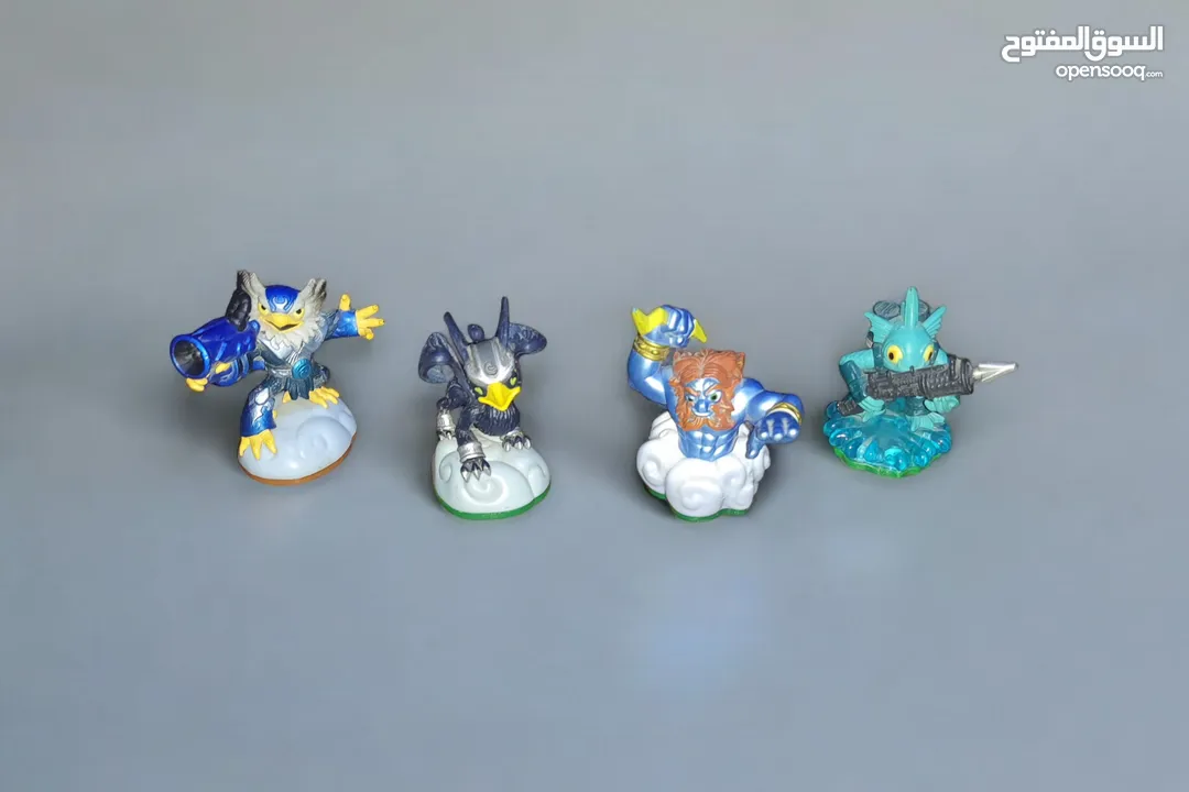 شخصيات skylanders بالقاعدة بتاعتهم