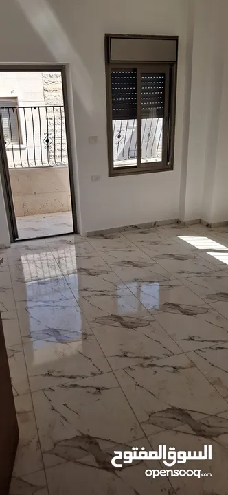 منزال للايجار منطقت الجلدة مساحة المنزل 110متر طابق سادس جميعآ الخدمات متوفره الأجر سنوي 3000 دينار