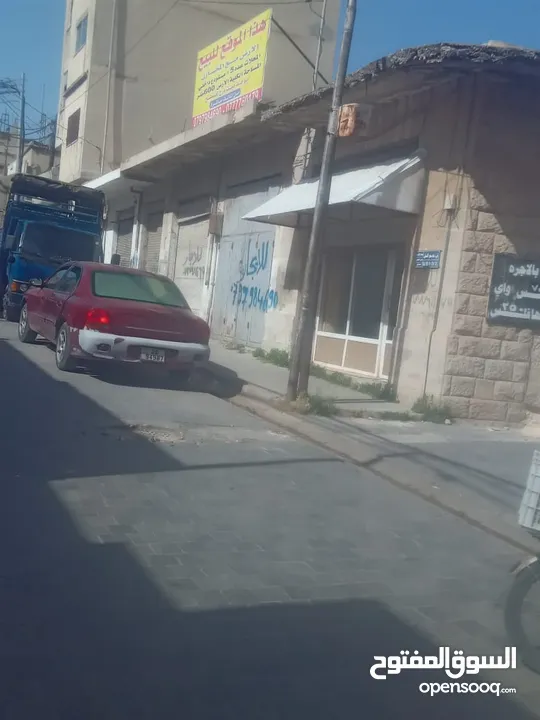 قطعة ارض مع مخازن تجارية للبيع في إربد بسعر مغري