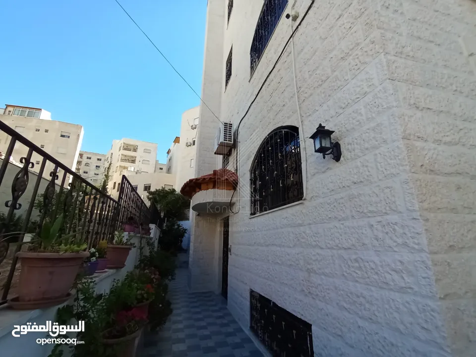 عمارة سكنية للبيع في عمان - عرجان