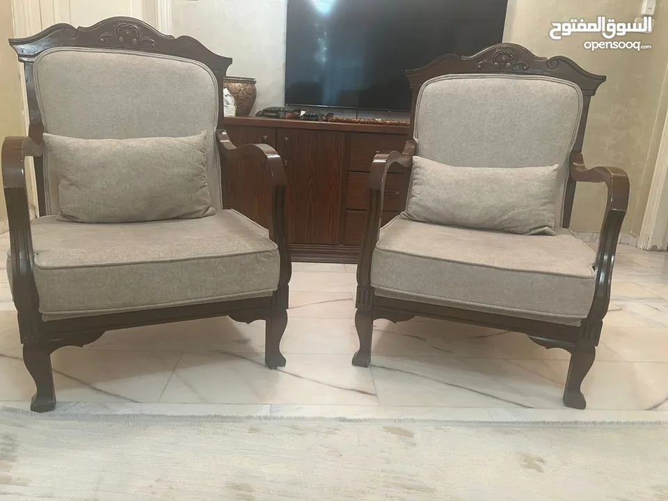 طقمين كنب فاخرين لغرفة الجلوس للبيع