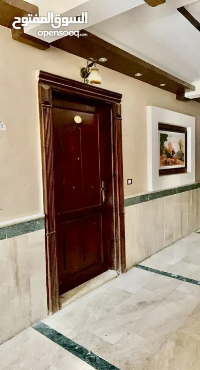 شقة نظيفة جدا مفروشه بالكامل  -مجمع الشيخ خليل- باصات جامعة العلوم والتكنولوجيا واليرموك