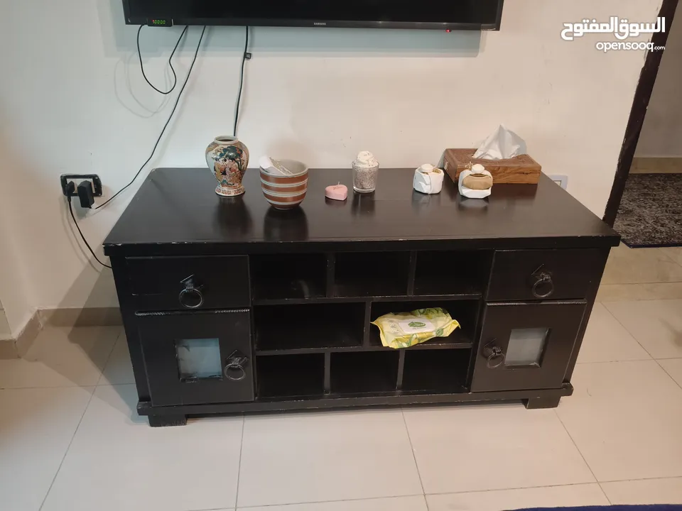 طاولة وسط وبيرو تلفزيون